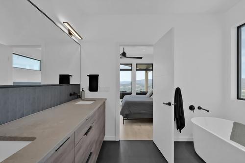 2192 Ryegrass Road, Kelowna, BC - Indoor