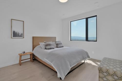 2192 Ryegrass Road, Kelowna, BC - Indoor Photo Showing Bedroom