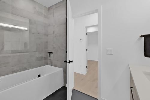 2192 Ryegrass Road, Kelowna, BC - Indoor Photo Showing Bathroom