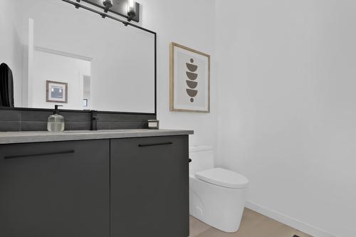 2192 Ryegrass Road, Kelowna, BC - Indoor Photo Showing Bathroom