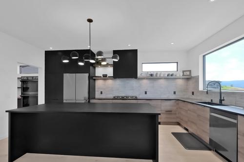 2192 Ryegrass Road, Kelowna, BC - Indoor Photo Showing Kitchen
