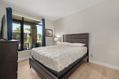 111-600 Sarsons Road, Kelowna, BC - Indoor Photo Showing Bedroom