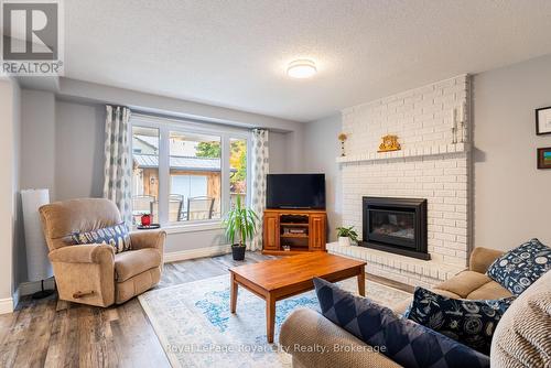 118 Stirling Macgregor Drive, Cambridge, ON - Indoor Photo Showing Living Room With Fireplace