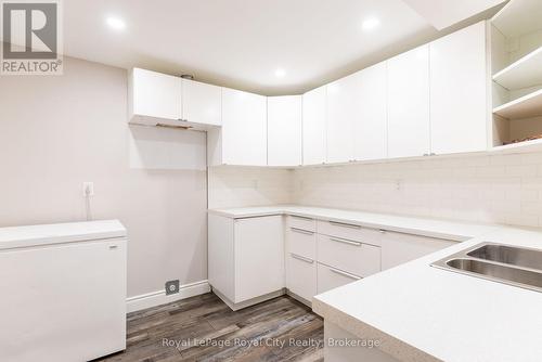 118 Stirling Macgregor Drive, Cambridge, ON - Indoor Photo Showing Kitchen With Double Sink