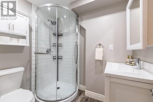 118 Stirling Macgregor Drive, Cambridge, ON - Indoor Photo Showing Bathroom