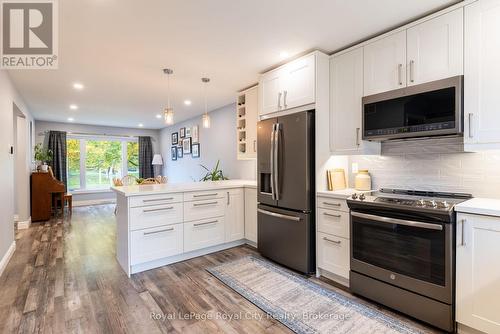 118 Stirling Macgregor Drive, Cambridge, ON - Indoor Photo Showing Kitchen With Upgraded Kitchen