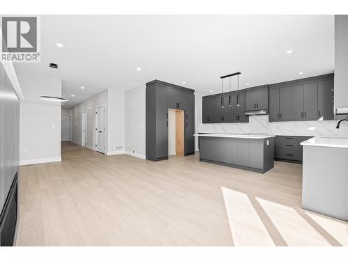 1675 Harbour View Crescent, West Kelowna, BC - Indoor Photo Showing Kitchen