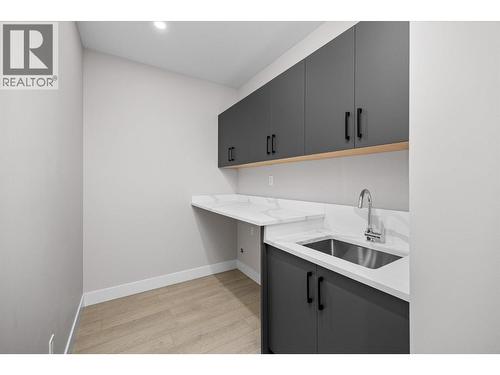 1675 Harbour View Crescent, West Kelowna, BC - Indoor Photo Showing Kitchen