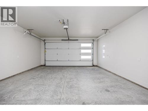 1675 Harbour View Crescent, West Kelowna, BC - Indoor Photo Showing Garage