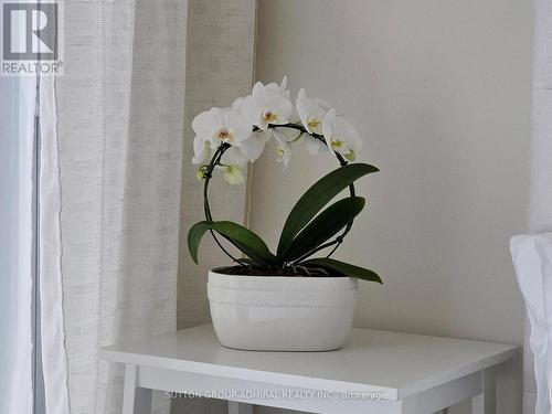 1111 - 3237 Bayview Avenue, Toronto, ON - Indoor Photo Showing Bathroom