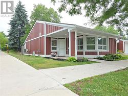 1 SZOLLOSY CIRCLE  Hamilton, ON L9B 1T8