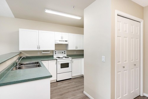 403-1683 Balmoral Ave, Comox, BC - Indoor Photo Showing Kitchen With Double Sink