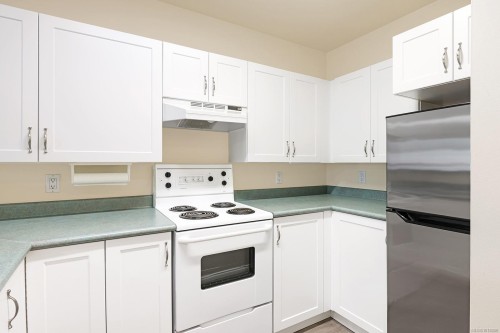 403-1683 Balmoral Ave, Comox, BC - Indoor Photo Showing Kitchen
