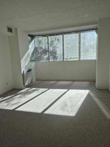 Bedroom - 307-320 Av. Victoria, Saint-Lambert, QC - Indoor Photo Showing Other Room