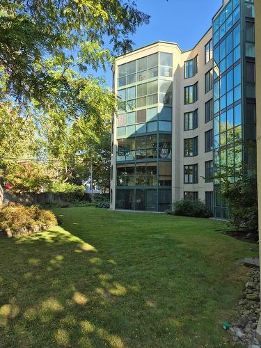 Exterior - 307-320 Av. Victoria, Saint-Lambert, QC - Outdoor