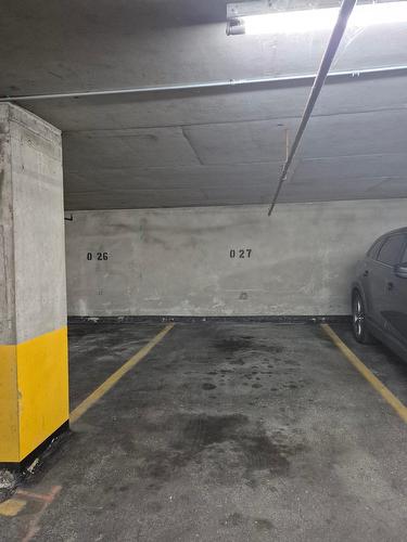 Garage - 307-320 Av. Victoria, Saint-Lambert, QC -  Photo Showing Garage