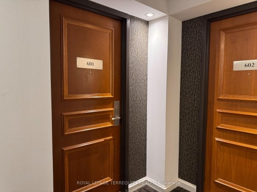 601-256 Doris Avenue, Toronto, ON - Indoor Photo Showing Other Room