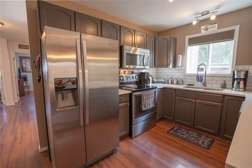 7-3322 South Main Street, Penticton, BC - Indoor Photo Showing Kitchen With Stainless Steel Kitchen With Double Sink