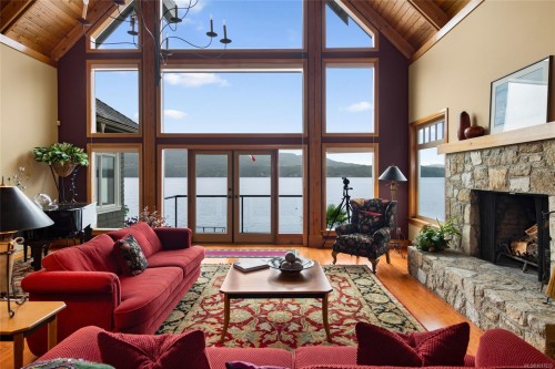 8338 West Saanich Rd, Central Saanich, BC 