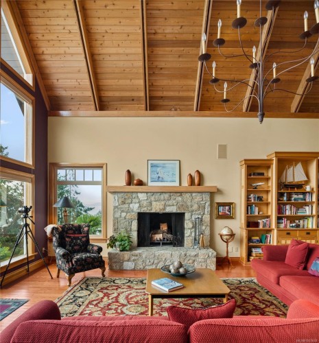 8338 West Saanich Rd, Central Saanich, BC 