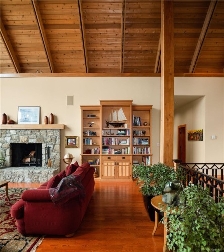 8338 West Saanich Rd, Central Saanich, BC 