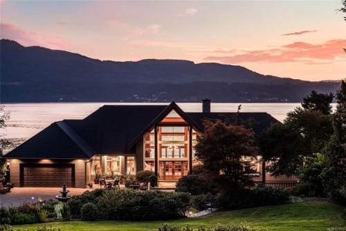 8338 West Saanich Rd, Central Saanich, BC 