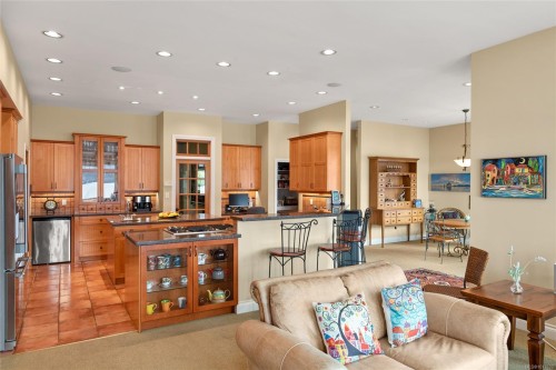 8338 West Saanich Rd, Central Saanich, BC 