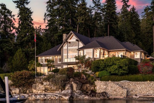 8338 West Saanich Rd, Central Saanich, BC 