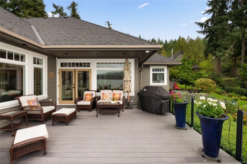 8338 West Saanich Rd, Central Saanich, BC 