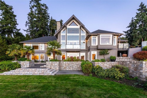 8338 West Saanich Rd, Central Saanich, BC 