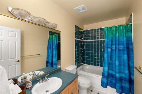 8338 West Saanich Rd, Central Saanich, BC 