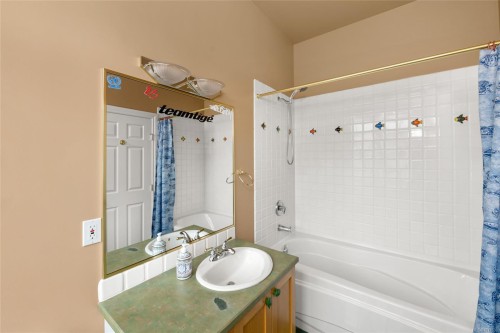 8338 West Saanich Rd, Central Saanich, BC 