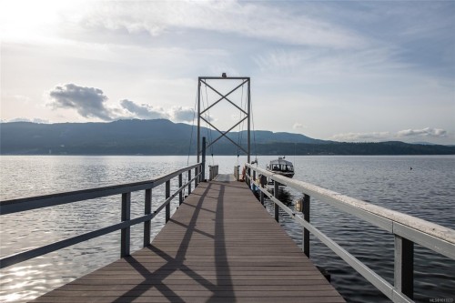 8338 West Saanich Rd, Central Saanich, BC 