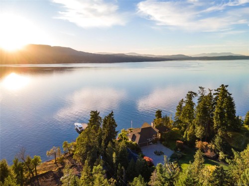 8338 West Saanich Rd, Central Saanich, BC 