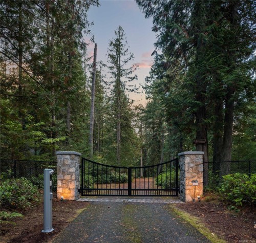 8338 West Saanich Rd, Central Saanich, BC 