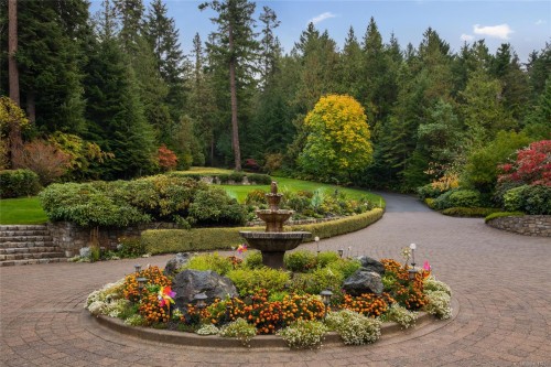 8338 West Saanich Rd, Central Saanich, BC 