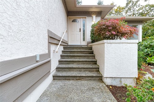 47-4300 Stoneywood Lane, Saanich, BC 