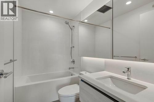 238 Leon Avenue Unit# 1104, Kelowna, BC - Indoor Photo Showing Bathroom