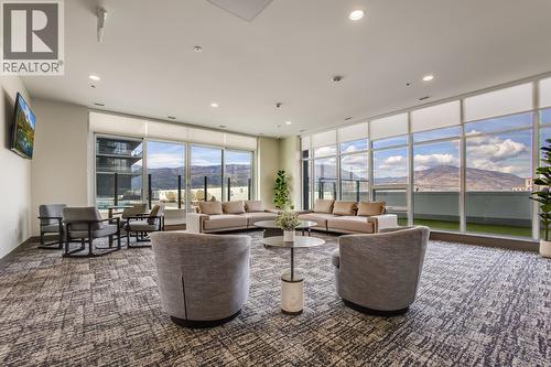 238 Leon Avenue Unit# 1104, Kelowna, BC - Indoor Photo Showing Living Room