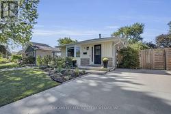 94 EDMUNDS CRESCENT  London South (South T), ON N5Z 4J2