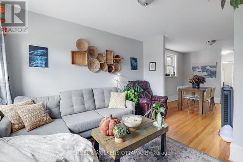 2 - 491 Mcleod Street, Ottawa, ON - Indoor Photo Showing Living Room