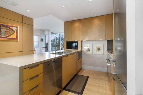 303-83 Saghalie Rd, Victoria, BC - Indoor Photo Showing Kitchen With Double Sink