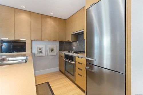 303-83 Saghalie Rd, Victoria, BC - Indoor Photo Showing Kitchen With Double Sink