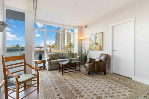 303-83 Saghalie Rd, Victoria, BC - Indoor Photo Showing Living Room