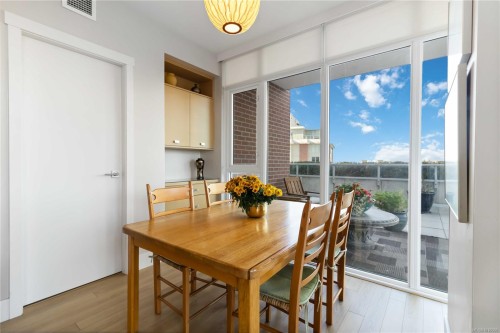 303-83 Saghalie Rd, Victoria, BC - Indoor Photo Showing Dining Room