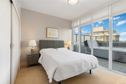 303-83 Saghalie Rd, Victoria, BC - Indoor Photo Showing Bedroom
