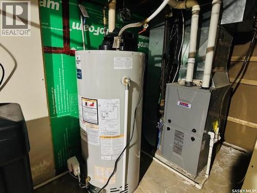 112 Fraser Avenue, Oxbow, SK - Indoor Photo Showing Basement