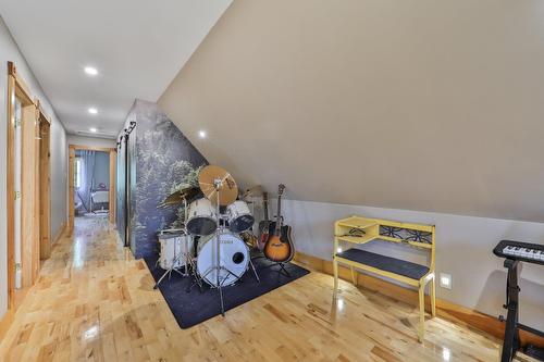 Den - 555 Mtée Gagnon, Sainte-Marguerite-Du-Lac-Masson, QC - Indoor Photo Showing Other Room