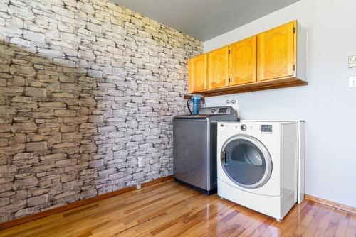 Salle de lavage - 1305 Rue De Montbrun, Boucherville, QC - Indoor Photo Showing Laundry Room