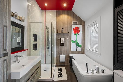 Salle de bains attenante à la CCP - 979 Rue Garand, Saint-Jean-Sur-Richelieu, QC - Indoor Photo Showing Bathroom